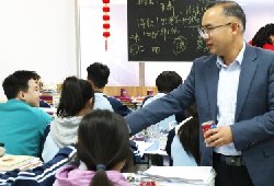 【全国职教周】兰州新华温情助力高三学