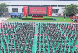 兰州新华互联网学校2025级新生军训开训仪式
