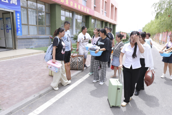 兰州新华开学报到日  新学期新气象共筑梦想