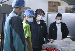 学校后勤严格把关，突击检查确保食品安