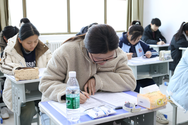 期末考试号角响 新华学子展锋芒