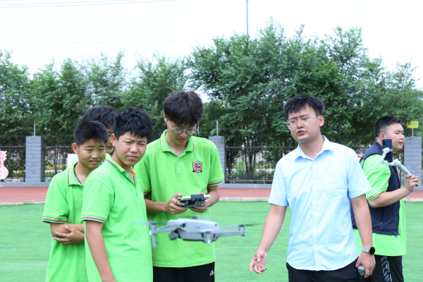 在兰州学无人机专业就业方向及前景是什么?毕业能从事哪些工作?