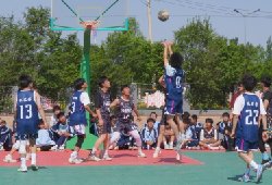高中部篮球赛正式拉开帷幕