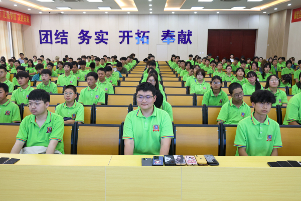 兰州新华“开学第一课”安全教育专题讲座