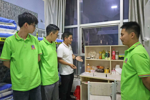 筑牢安全防线，传递校园温情——兰州新华宿舍安全卫生大检查