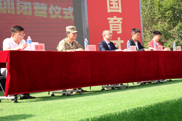 我校2025级学生军训闭营仪式圆满举行
